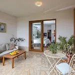 Apartment Zomzi *