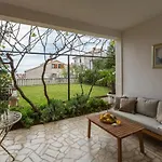 Zomzi Apartment *