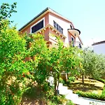 Zomzi Apartment *